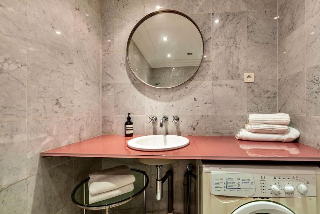 Charmant Appartement Au Coeur De Paris Exterior foto
